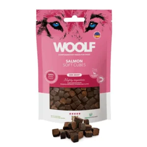 Comanda online WOOLF Soft Cubes Salmon 100g snack somon pentru caini